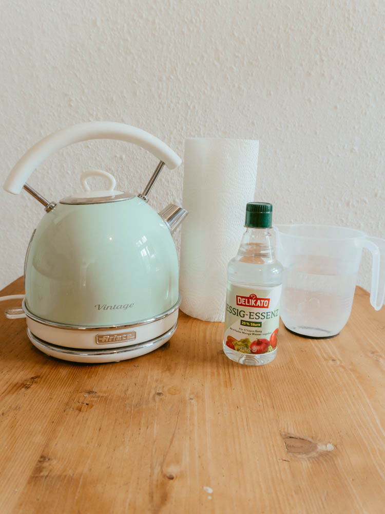 How to Naturally and Easily Clean your Kettle